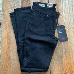 Levi’s 711 Black Skinny Jeans